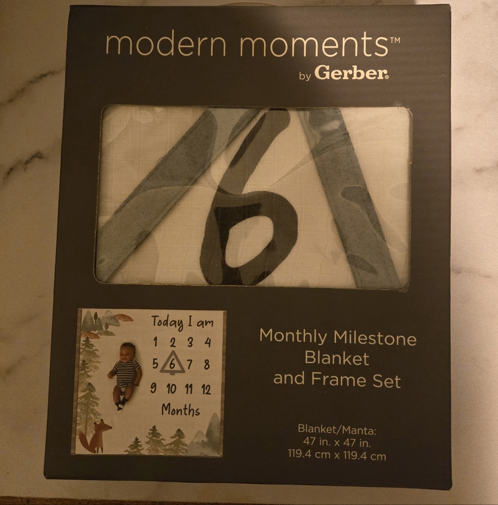 Modern Moments By Gerber Monthly Milestone Blanket and Frame Set